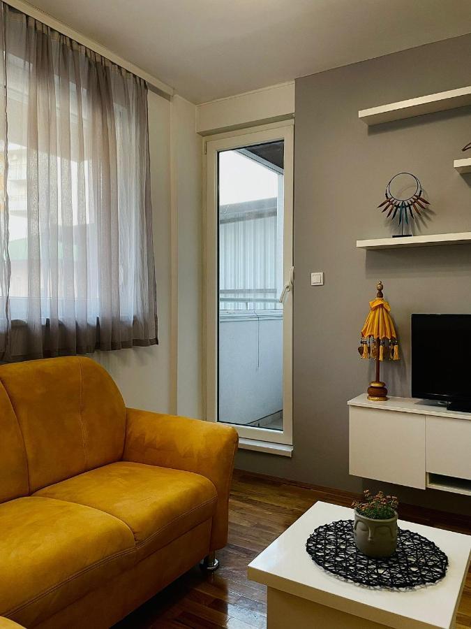 Ferienwohnung Yellow Ns Novi Sad Exterior foto